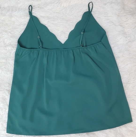 HUNTER Green Wave Detailed V Neck Cami - Picture 3 of 7
